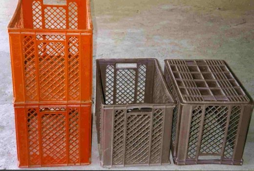 REUSABLE PLASTIC CAGES