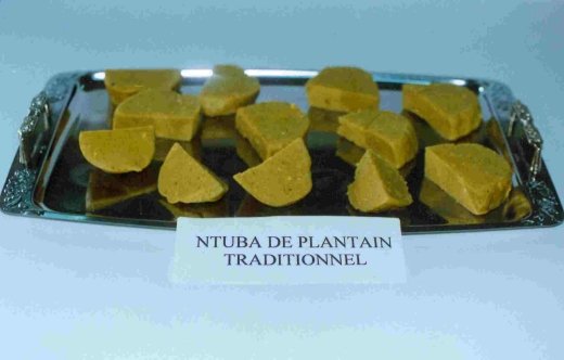 PLANTAIN PASTRY (<I>ntuba</I>) prepared in Cameroon from the pulp of plantain boiled and pounded (photo S. Morelle)